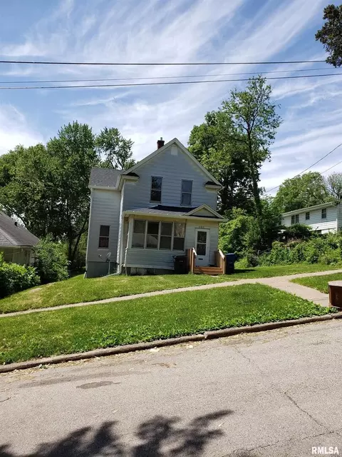 922 Washington St, Davenport, IA 52804