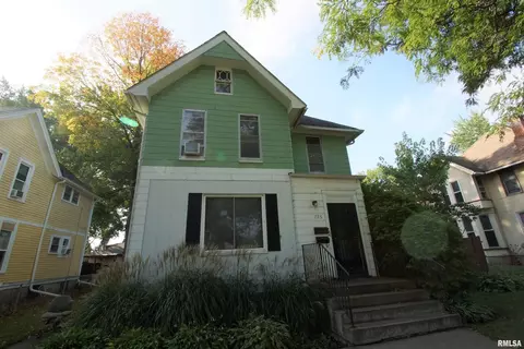 725 E 14th St, Davenport, IA 52803