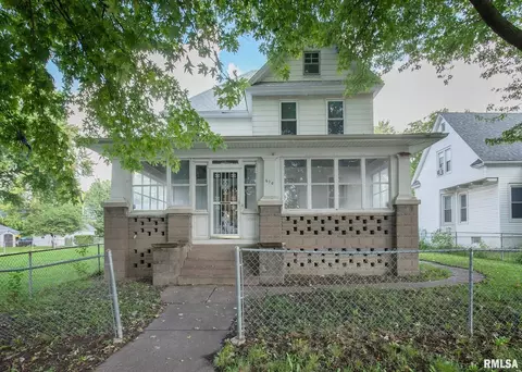 610 W 15th St, Davenport, IA 52803