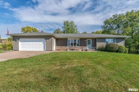 111 Valley Heights Rd, Blue Grass, IA 52726