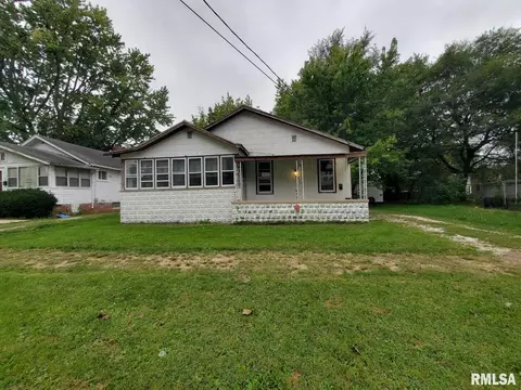 348 S Pearl St, Galesburg, IL 61401