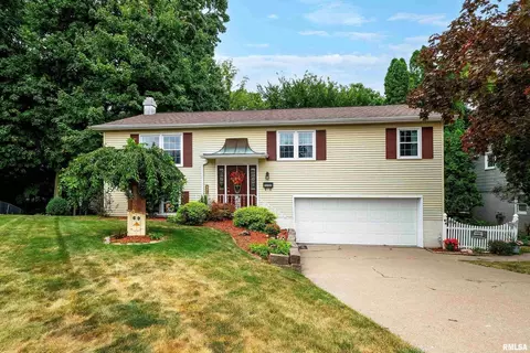 5202 14th Avenue Ct, Moline, IL 61265