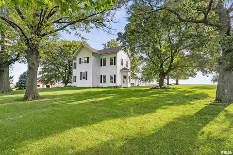 17755 60th Ave, Walcott, IA 52773