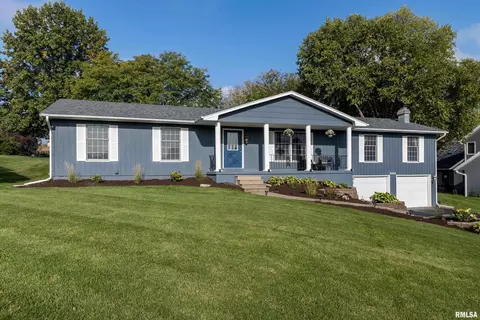 3350 Spencer Dr, Bettendorf, IA 52722