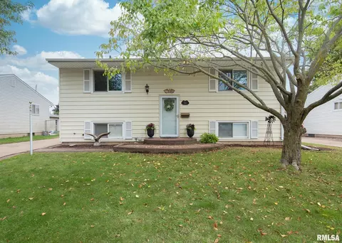 3551 3rd St #A, East Moline, IL 61244