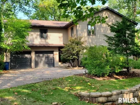 1170 33rd Street Ct, Moline, IL 61265
