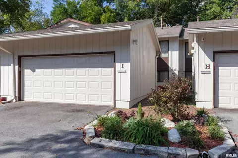3001 31st St #I, Rock Island, IL 61201