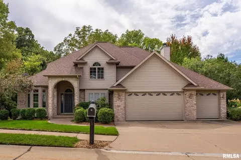 20 Foxwood Ct, Rock Island, IL 61201