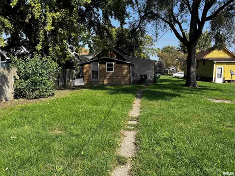 239 5th Ave N, Clinton, IA 52732