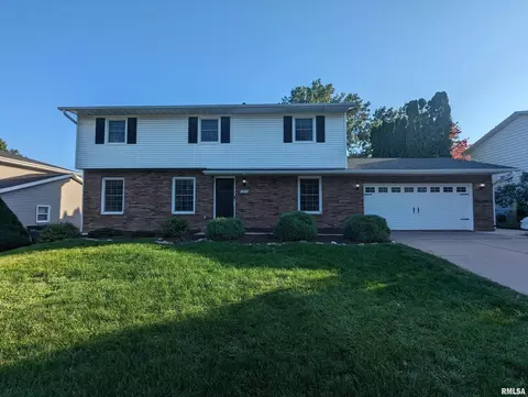 2445 Eastberry Ct, Bettendorf, IA 52722