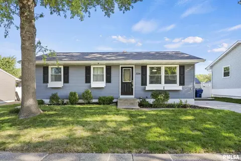 2014 Valley Dr, Davenport, IA 52806