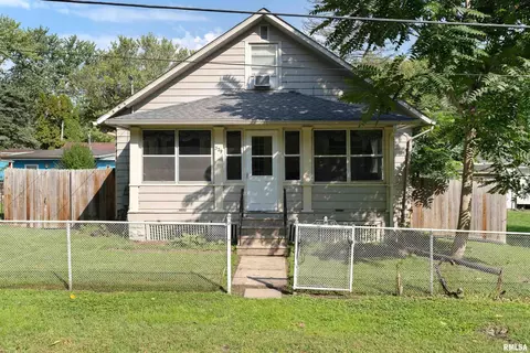 329 24th Ave, East Moline, IL 61244