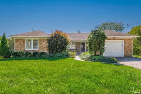 95 N 33rd Ave, Clinton, IA 52732