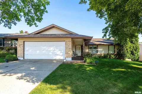 1412 W 47th Ct, Davenport, IA 52806