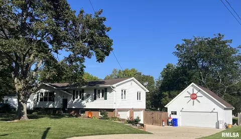 512 E Church St, Kewanee, IL 61443