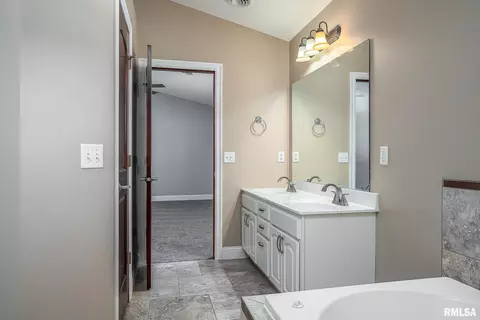 809 25th Avenue Ct, Silvis, IL 61282 photo 16