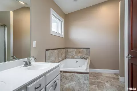 809 25th Avenue Ct, Silvis, IL 61282 photo 15