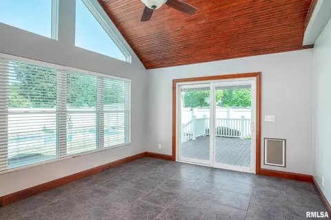 809 25th Avenue Ct, Silvis, IL 61282 photo 6