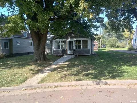 2418 Chancy St, Clinton, IA 52732