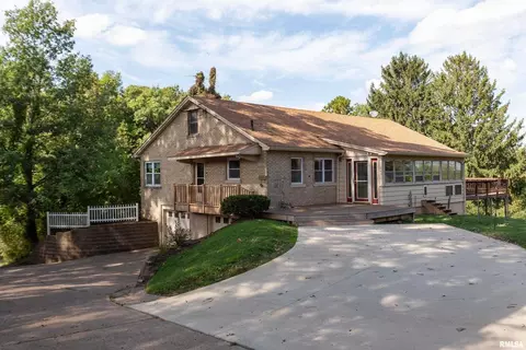 640 18th Ave, East Moline, IL 61244