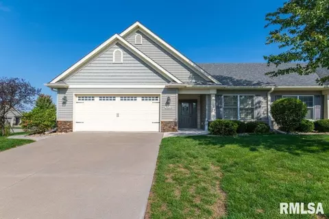 5659 Cavan Crossing Xing, Bettendorf, IA 52722