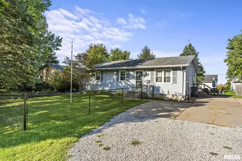 105 NW 11th Ave, Aledo, IL 61231