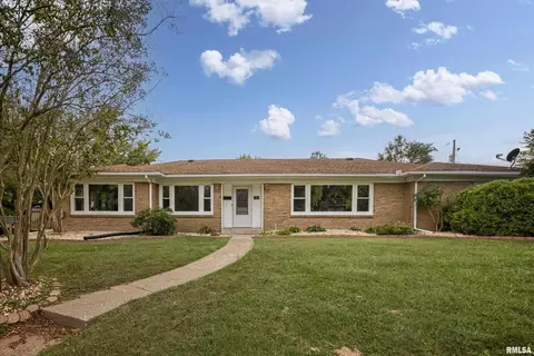 1701 W Hendrickson St, Marion, IL 62959