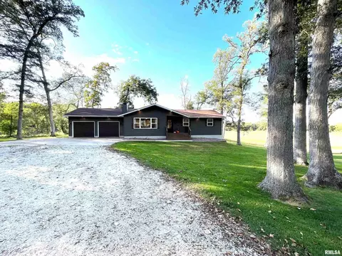 2201 272nd Ave, Dewitt, IA 52742