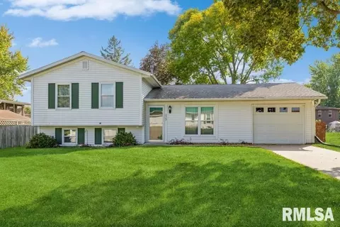 2307 Cameron Dr, Clinton, IA 52732