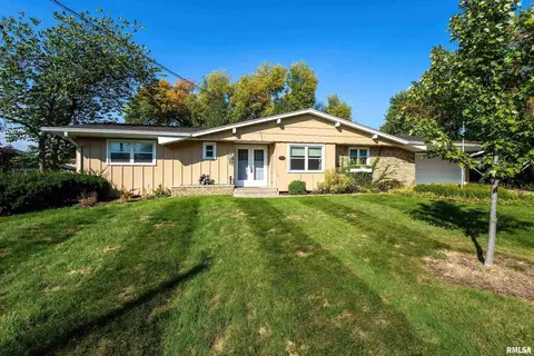 4326 El Rancho Dr, Davenport, IA 52806
