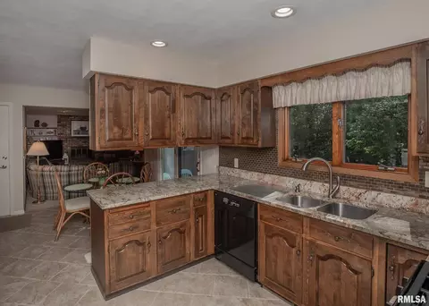 3812 16th Ave, Moline, IL 61265 photo 8