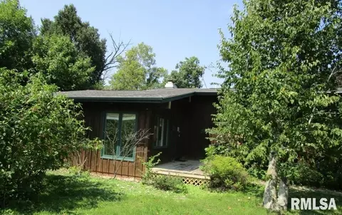 2288 N Hilltop Dr, Muscatine, IA 52761