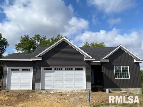 4906 Willow Cir, Davenport, IA 52806