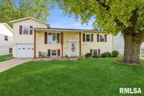415 15th Pl, Camanche, IA 52730