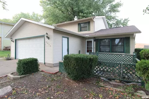 2322 Cameron Dr, Clinton, IA 52732