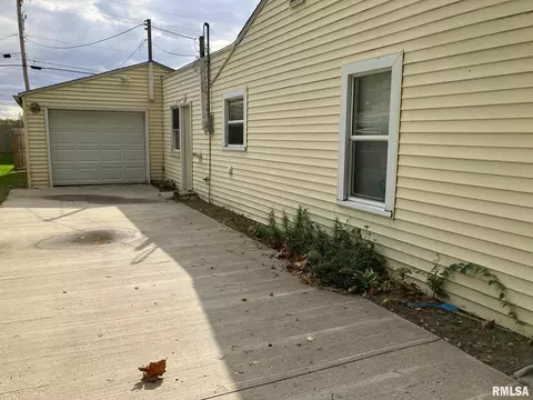 332 16th Ave, Silvis, IL 61282 photo 4