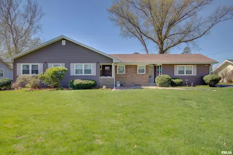 4430 Cheyenne Ave, Davenport, IA 52806