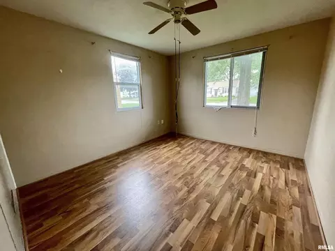 1011 40th St, Moline, IL 61265 photo 11