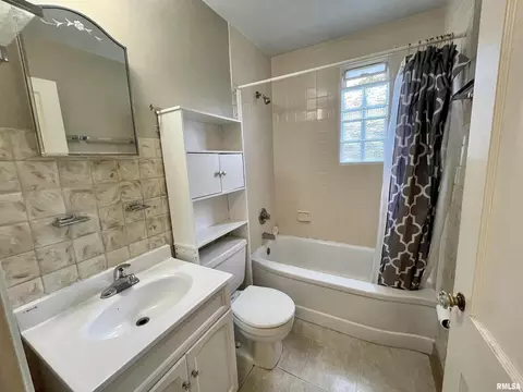 1011 40th St, Moline, IL 61265 photo 14