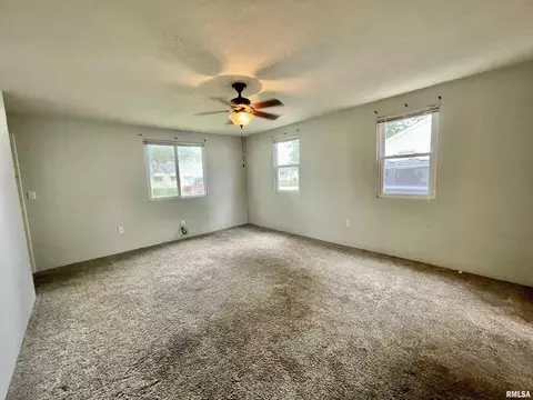 1011 40th St, Moline, IL 61265 photo 6