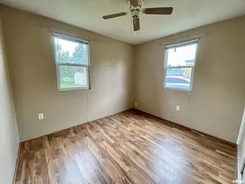 1011 40th St, Moline, IL 61265 photo 13