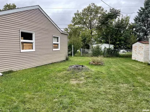 1011 40th St, Moline, IL 61265 photo 3