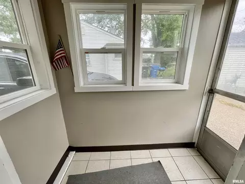 1011 40th St, Moline, IL 61265 photo 9