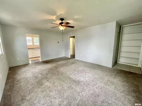1011 40th St, Moline, IL 61265 photo 4
