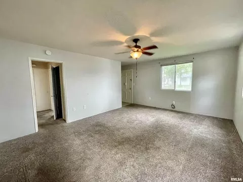 1011 40th St, Moline, IL 61265 photo 5