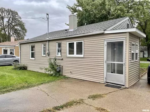 1011 40th St, Moline, IL 61265 photo 2