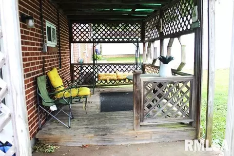 620 E Division St, Kewanee, IL 61443 photo 3
