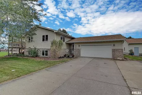 304 Summerset Ln, Fruitland, IA 52749