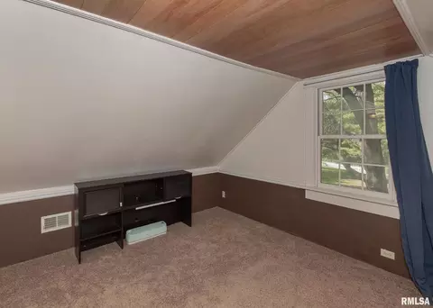 910 37th St, Moline, IL 61265 photo 32
