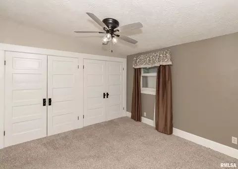 910 37th St, Moline, IL 61265 photo 22